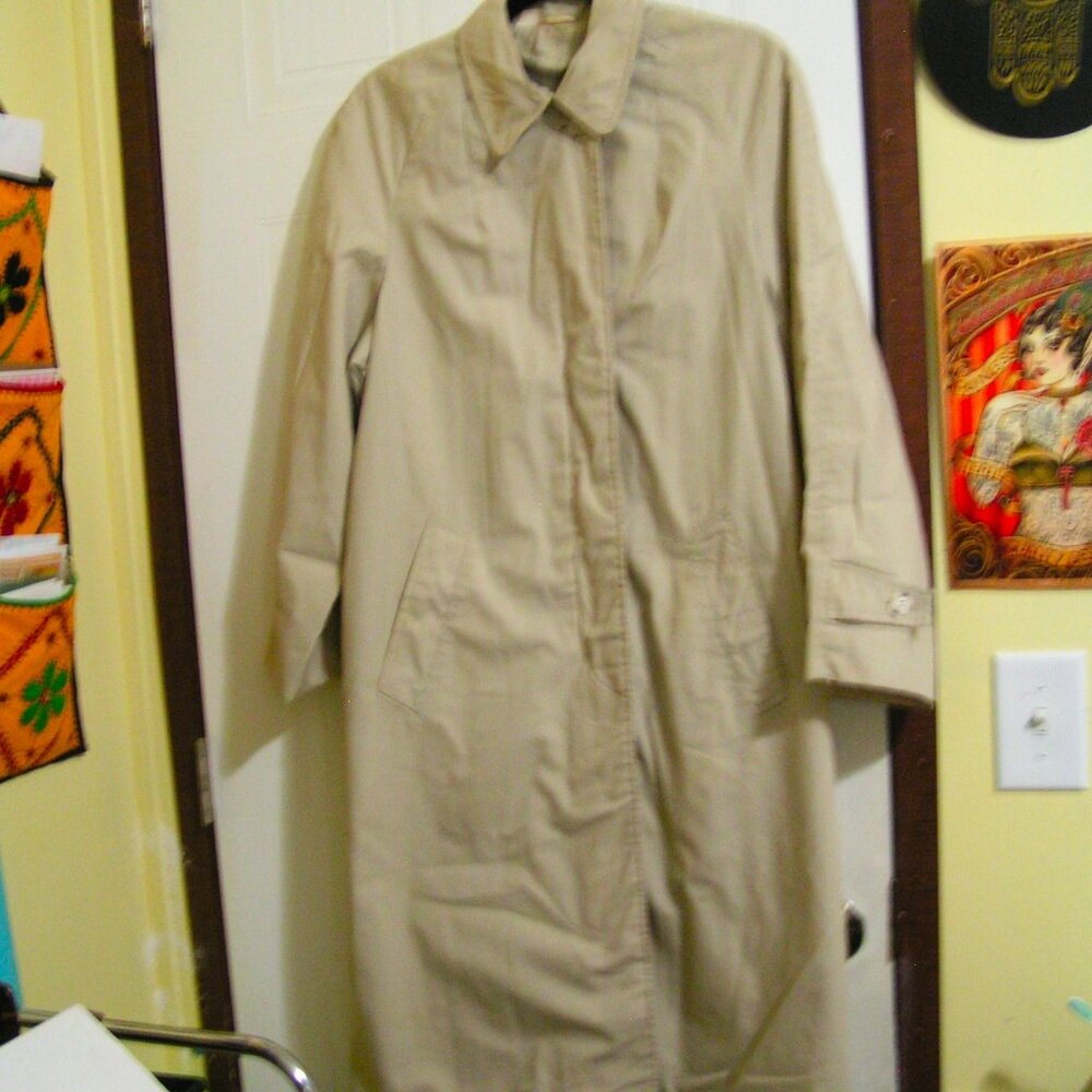 TAN TRENCH COAT L